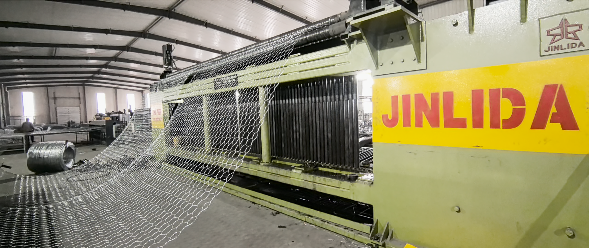 บล็อกบริษัทล่าสุดเกี่ยวกับ การเปลี่ยนแปลงไปสู่เครื่องจักร Gabion ขั้นสูงเพื่อการควบคุมการผลิตที่เพิ่มขึ้น