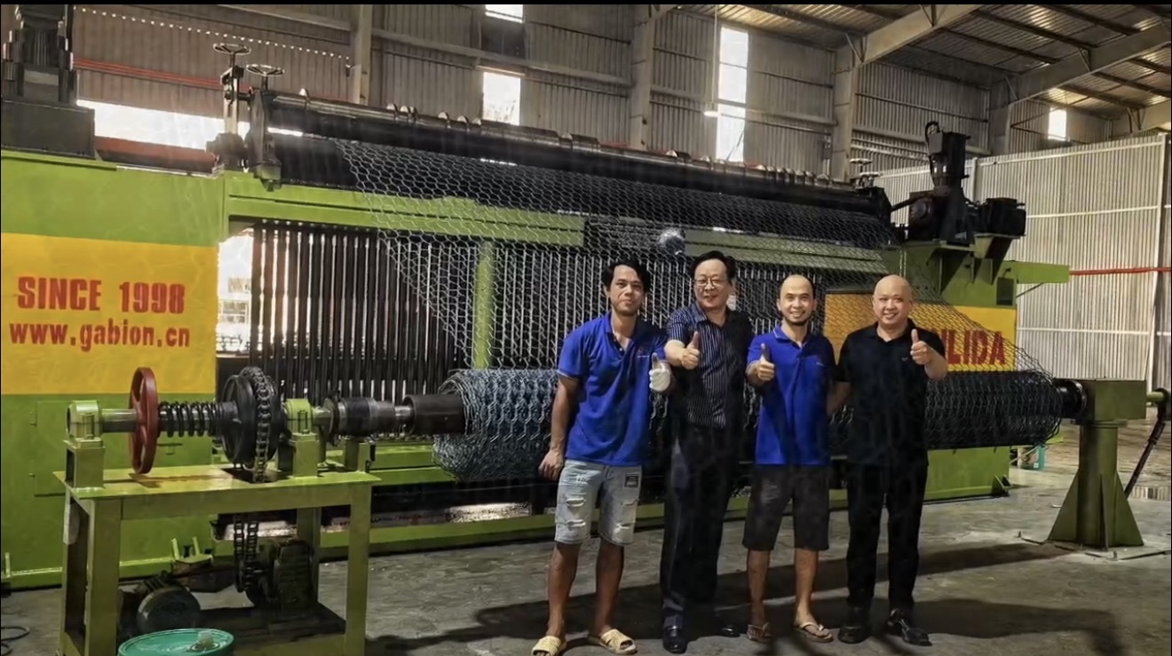 บล็อกบริษัทล่าสุดเกี่ยวกับ JINLIDA CNC Gabion Mesh Machine Enters Vietnam Market Again | High-Speed Gabion Production Solution