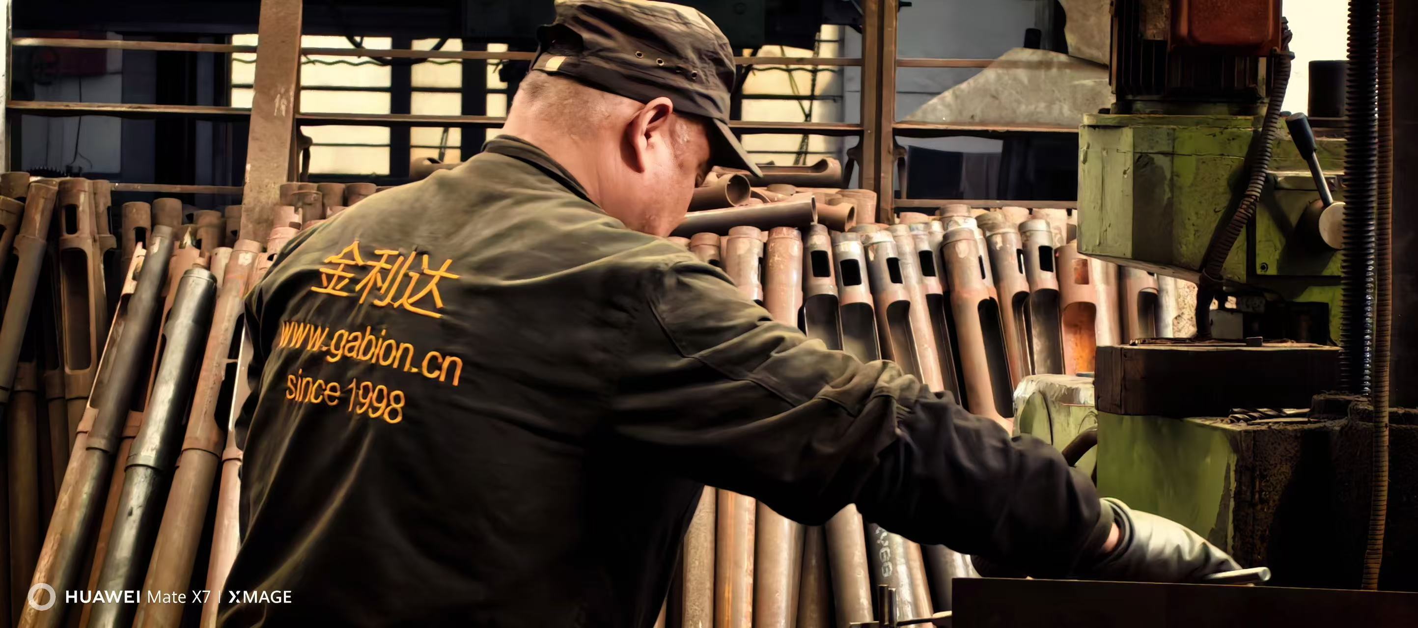 บล็อกบริษัทล่าสุดเกี่ยวกับ ตั้งแต่ปี 1998: JINLIDA เป็นผู้ผลิตแหล่งของ CNC Gabion Machine สําหรับการผลิตเครือสายไฟฟ้าโลก