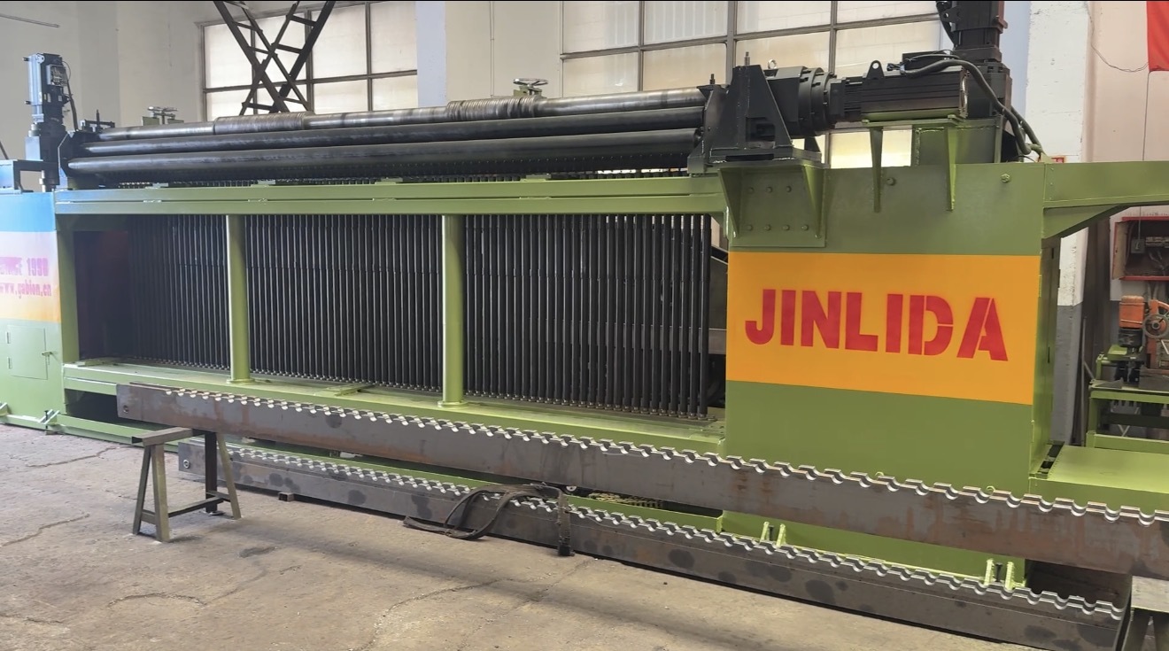 บล็อกบริษัทล่าสุดเกี่ยวกับ JINLIDA 5300mm CNC Gabion Mesh Machine หน่วยผลิต Gabion อัตโนมัติความเร็วสูงสําหรับการป้องกันแม่น้ํา